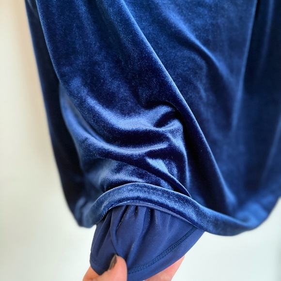 White House Black Market -- Off-the-shoulder blue velvet top - Size small - Picture 8 of 13